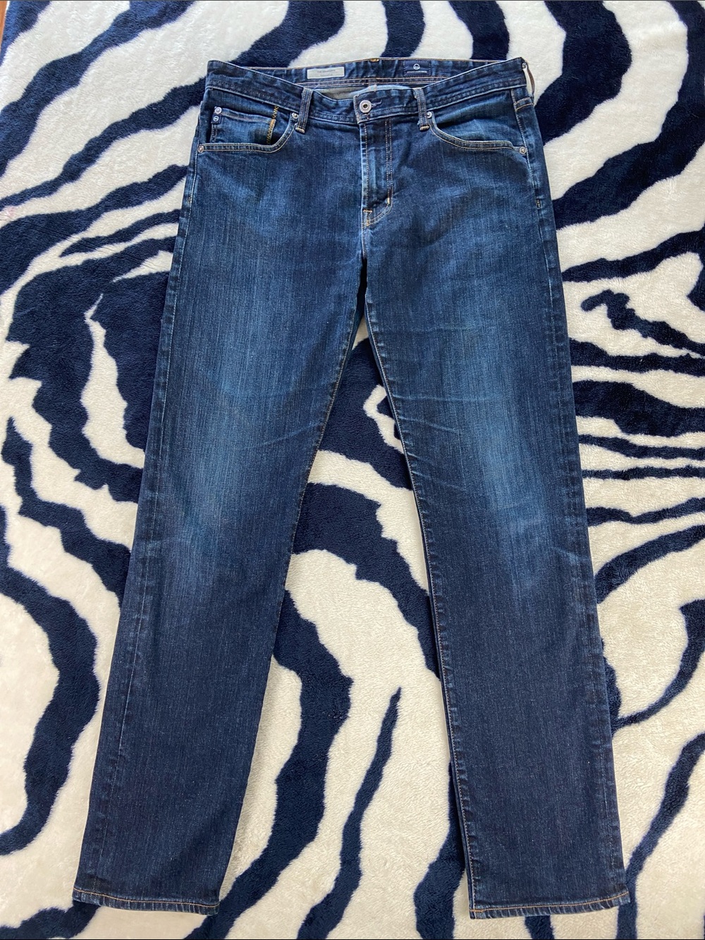 AG Adriano Goldschmied The Graduate Tailored Leg Jak Dark Straight Jeans (2)